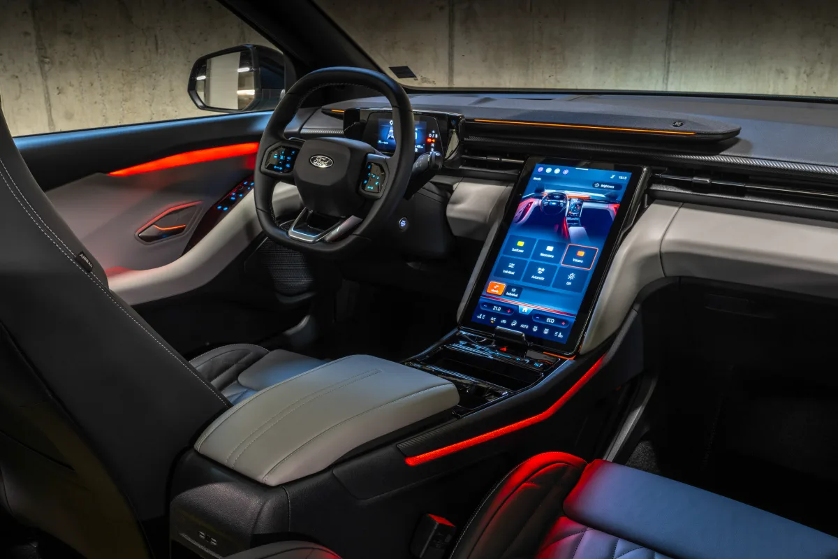 Ford Explorer EV AWD Extended Range Premium 77 kWt – miniatyrbilde 4