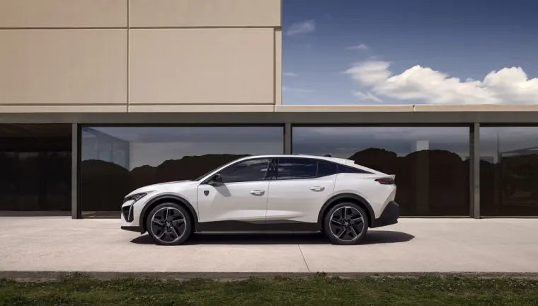 Peugeot E-408 GT Exclusive 213 hk – miniatyrbilde 3