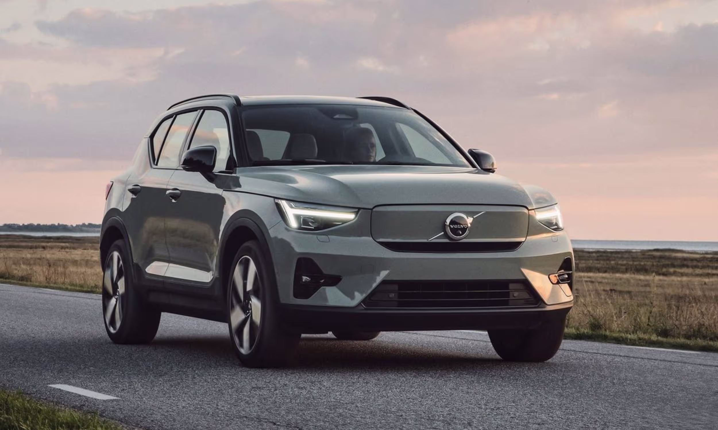 Volvo EX40 Twin Performance Plus AWD – bilde 1