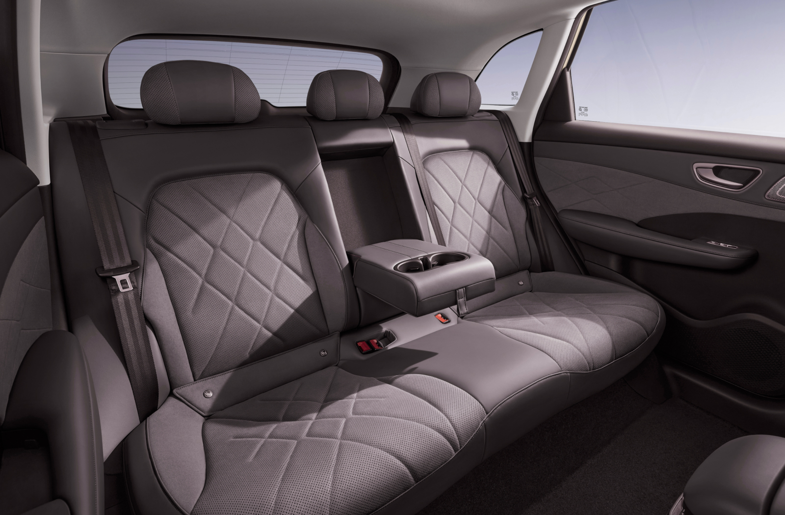 MG MGS6 Luxury AWD – miniatyrbilde 3