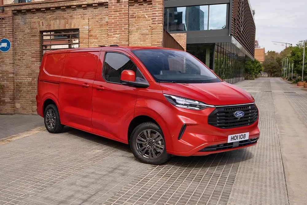 Ford E-Transit Custom 320 L1 Trend AWD 136 hk – miniatyrbilde 3