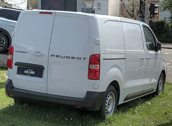 Peugeot E-Expert varebil 75 kWh Mester L2 – privatleasing hos Bildeal