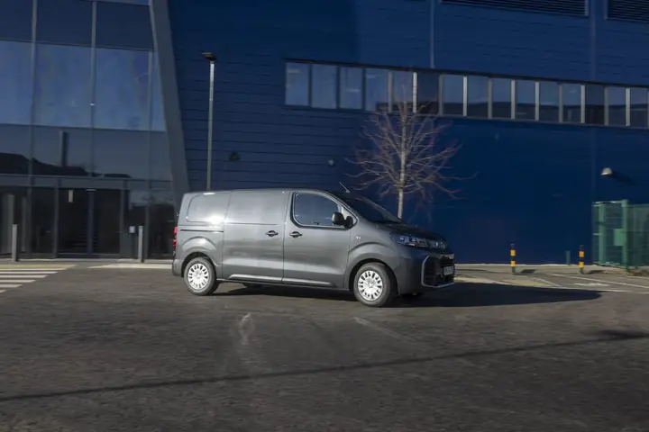 Toyota Proace EV varebil L2 Comfort 75kWh – privatleasing hos Bildeal